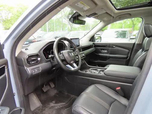 2023 Honda Pilot Touring 8-Passenger