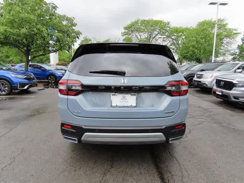 2023 Honda Pilot Touring 8-Passenger