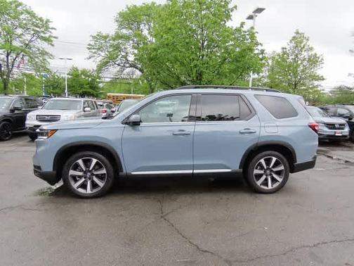 2023 Honda Pilot Touring 8-Passenger