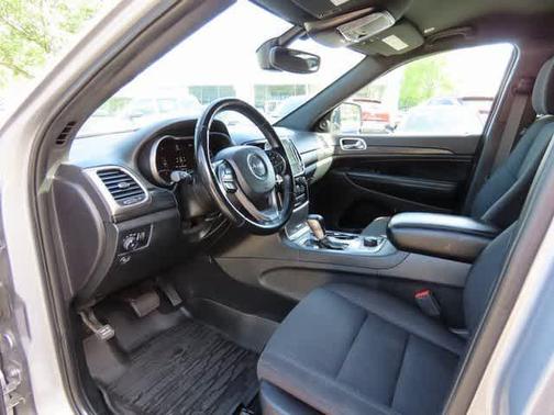2020 Jeep Grand Cherokee Laredo