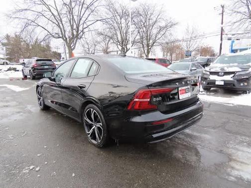 2024 Volvo S60 B5 Core Dark Theme