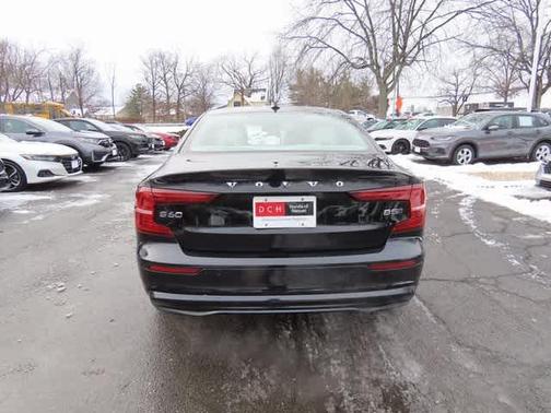 2024 Volvo S60 B5 Core Dark Theme