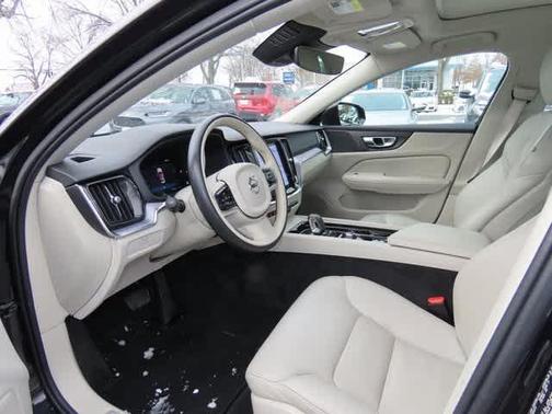 2024 Volvo S60 B5 Core Dark Theme