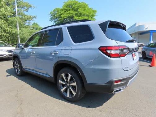 2025 Honda Pilot Touring 8-Passenger