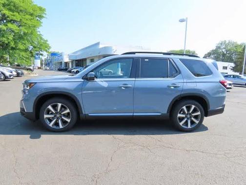 2025 Honda Pilot Touring 8-Passenger
