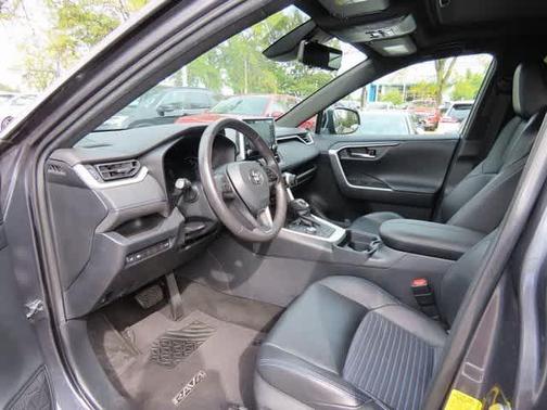 2019 Toyota RAV4 Hybrid SE