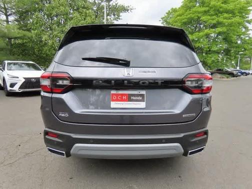 2025 Honda Pilot Touring 8-Passenger
