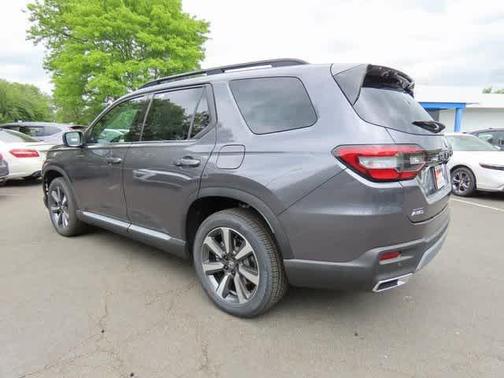 2025 Honda Pilot Touring 8-Passenger