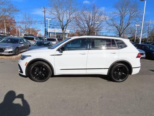 2022 Volkswagen Tiguan 2.0T SE R-Line Black 4MOTION