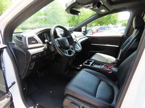 Platinum White Pearl 2023 Honda Odyssey Sport
