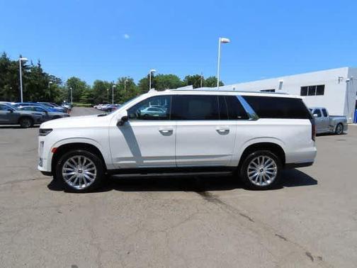 2024 Cadillac Escalade ESV Premium Luxury