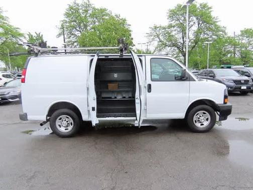 2022 Chevrolet Express 2500 RWD 2500 Regular Wheelbase WT