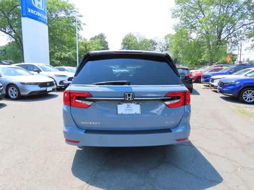Sonic Gray Pearl 2023 Honda Odyssey Elite
