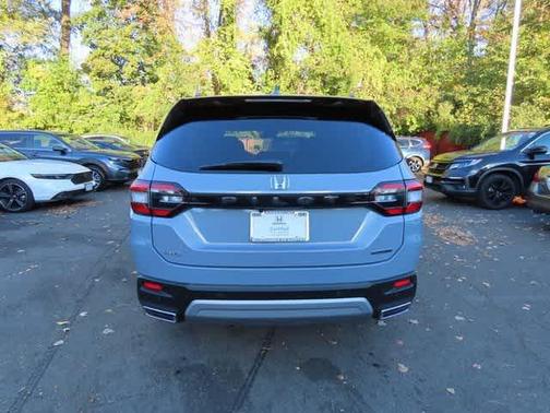 2023 Honda Pilot Touring 8-Passenger