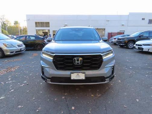 2023 Honda Pilot Touring 8-Passenger