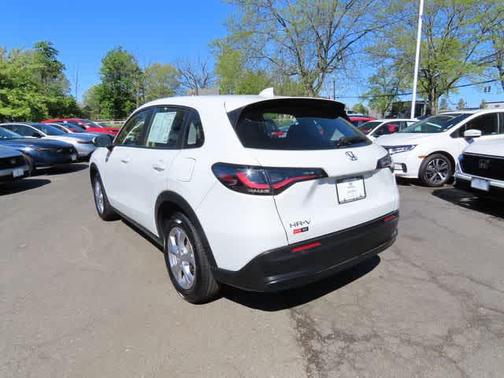 Platinum White Pearl 2023 Honda HR-V LX