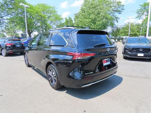 Midnight Black Metallic 2025 Toyota Sienna Platinum