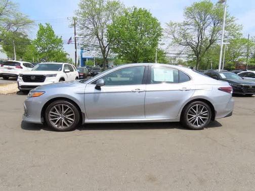 2023 Toyota Camry Hybrid XLE