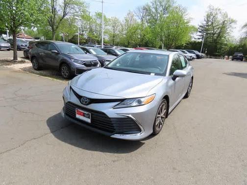 2023 Toyota Camry Hybrid XLE