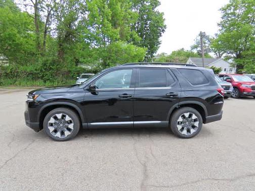 Crystal Black Pearl 2026 Honda Pilot Touring 8-Passenger