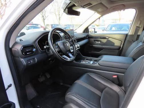 2025 Honda Pilot Touring 8-Passenger