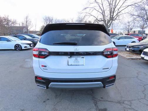 2023 Honda Pilot Touring 8-Passenger