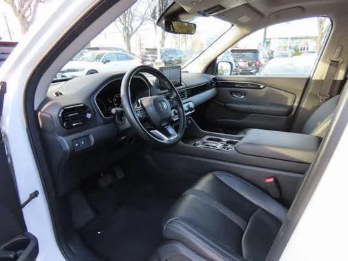 2023 Honda Pilot Touring 8-Passenger