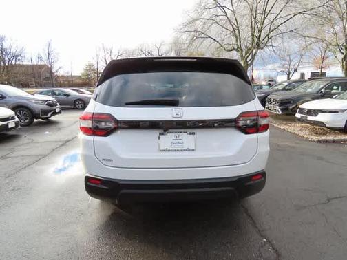 2023 Honda Pilot AWD LX