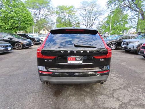 Onyx Black Metallic 2019 Volvo XC60 T5 Momentum