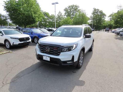 Platinum White Pearl 2024 Honda Passport AWD TrailSport