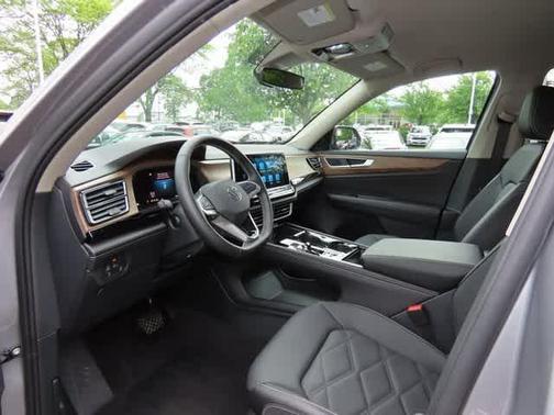 2025 Volkswagen Atlas 2.0T SE w/Technology 4MOTION