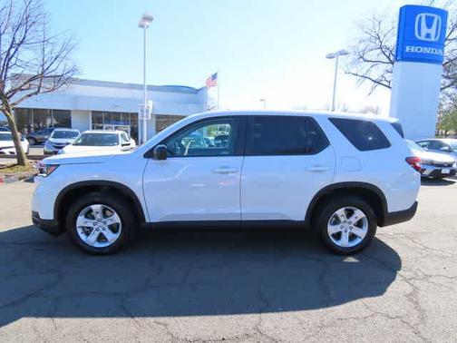 Platinum White Pearl 2023 Honda Pilot AWD LX