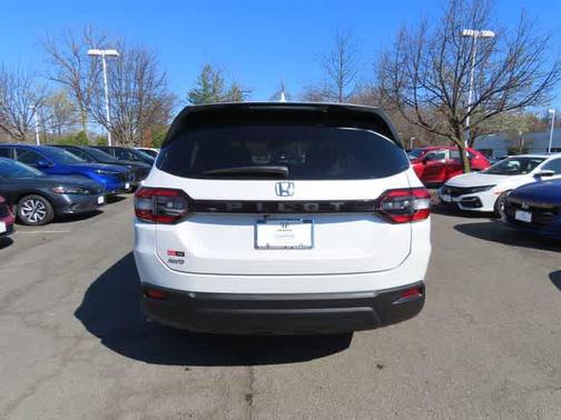 Platinum White Pearl 2023 Honda Pilot AWD LX