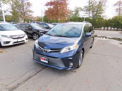 2019 Toyota Sienna XLE Premium