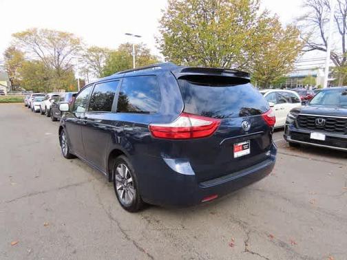2019 Toyota Sienna XLE Premium