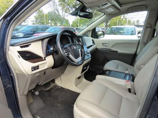 2019 Toyota Sienna XLE Premium
