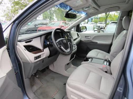 2017 Toyota Sienna XLE Premium