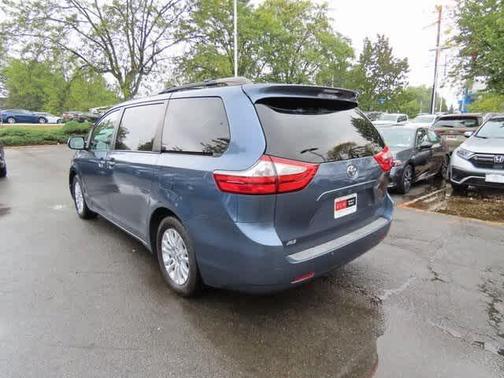 2017 Toyota Sienna XLE Premium