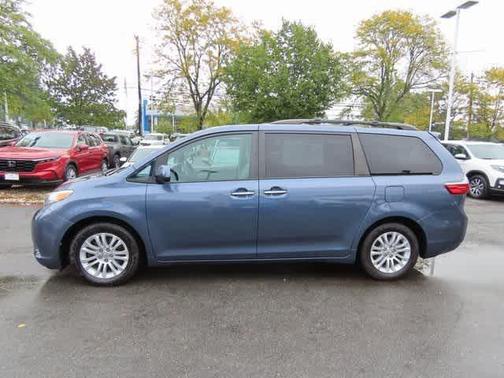 2017 Toyota Sienna XLE Premium