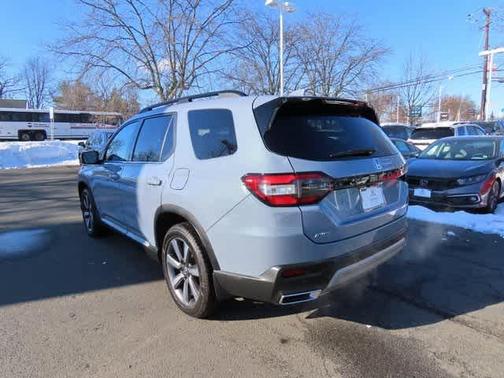 2024 Honda Pilot Touring 8-Passenger