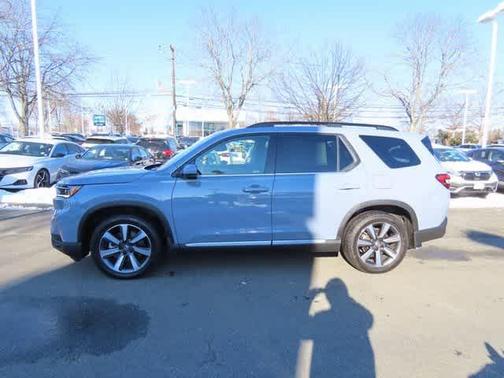 2024 Honda Pilot Touring 8-Passenger