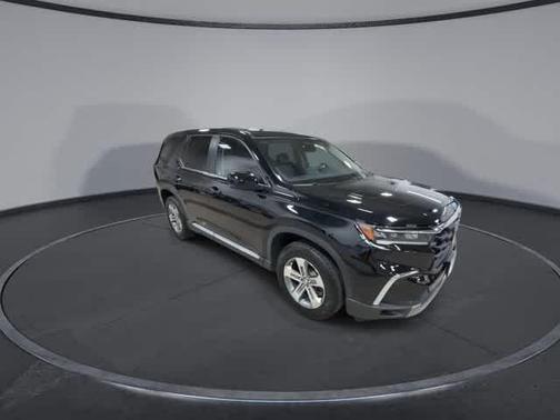 Crystal Black Pearl 2023 Honda Pilot AWD EX-L 8 Passenger