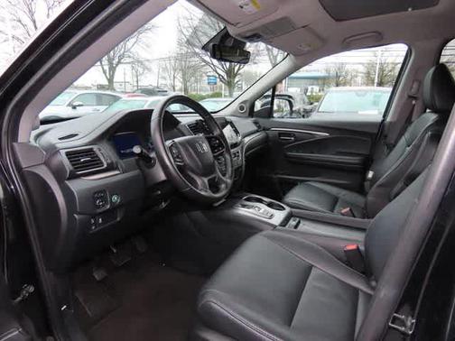 Crystal Black Pearl 2022 Honda Pilot AWD Special Edition