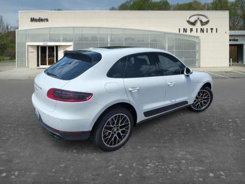 White 2018 Porsche Macan