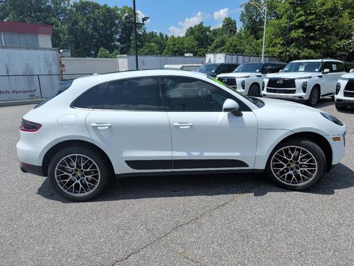 White 2018 Porsche Macan