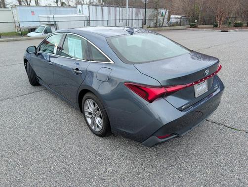 2022 Toyota Avalon Hybrid XLE