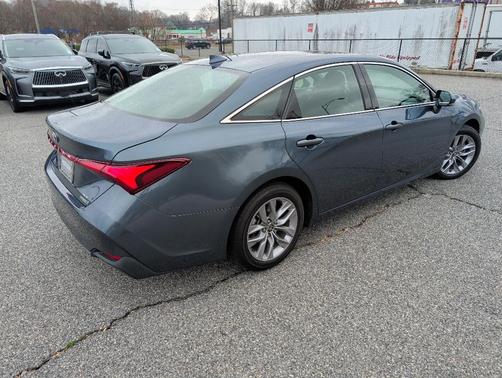 2022 Toyota Avalon Hybrid XLE