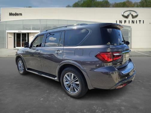 2022 INFINITI QX80 Luxe
