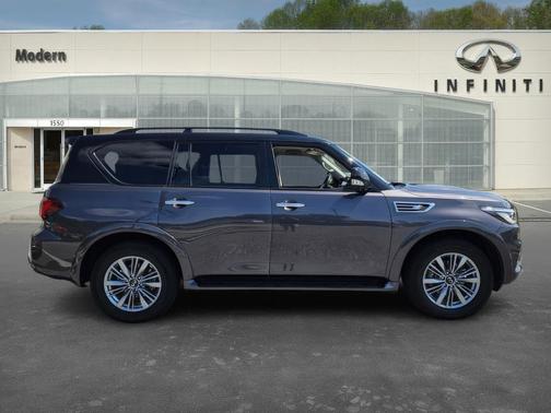 2022 INFINITI QX80 Luxe