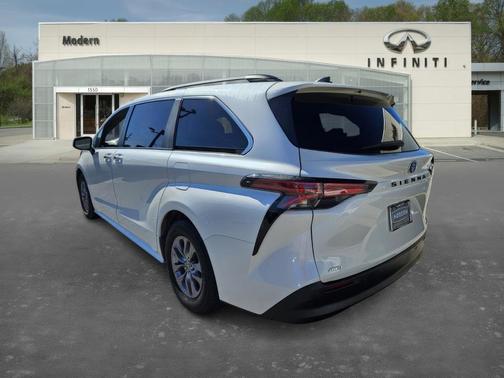 2021 Toyota Sienna XLE